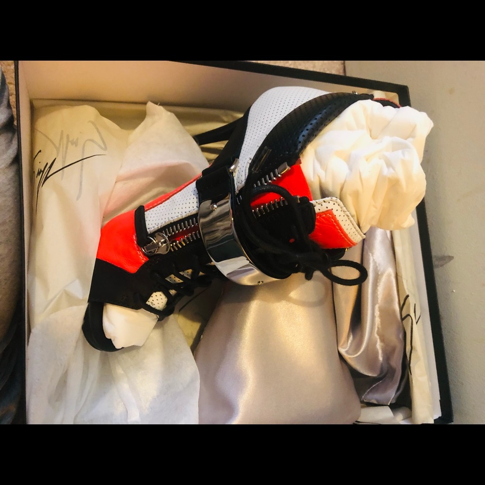 Authentic Giuseppe Bootie - Picture 3 of 5